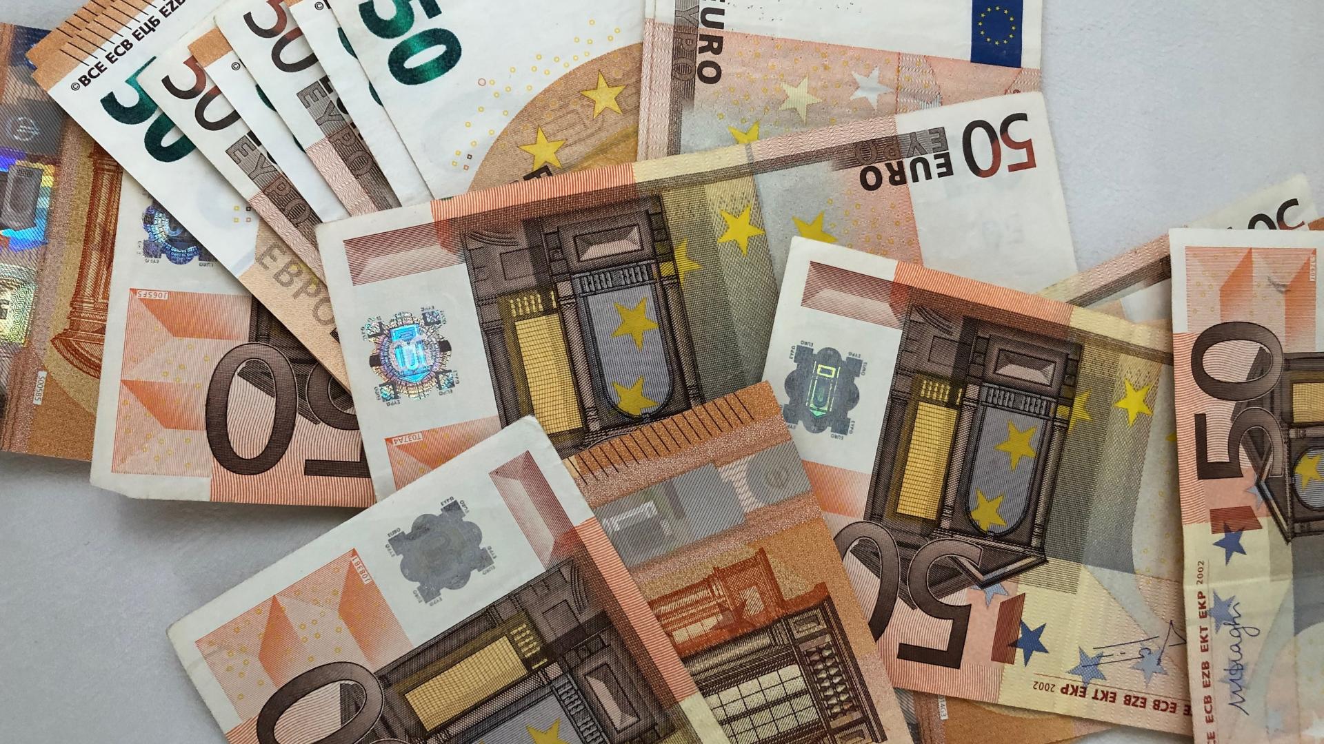 Geld_chiara-daneluzzi-GtQK4TraPV0-unsplash